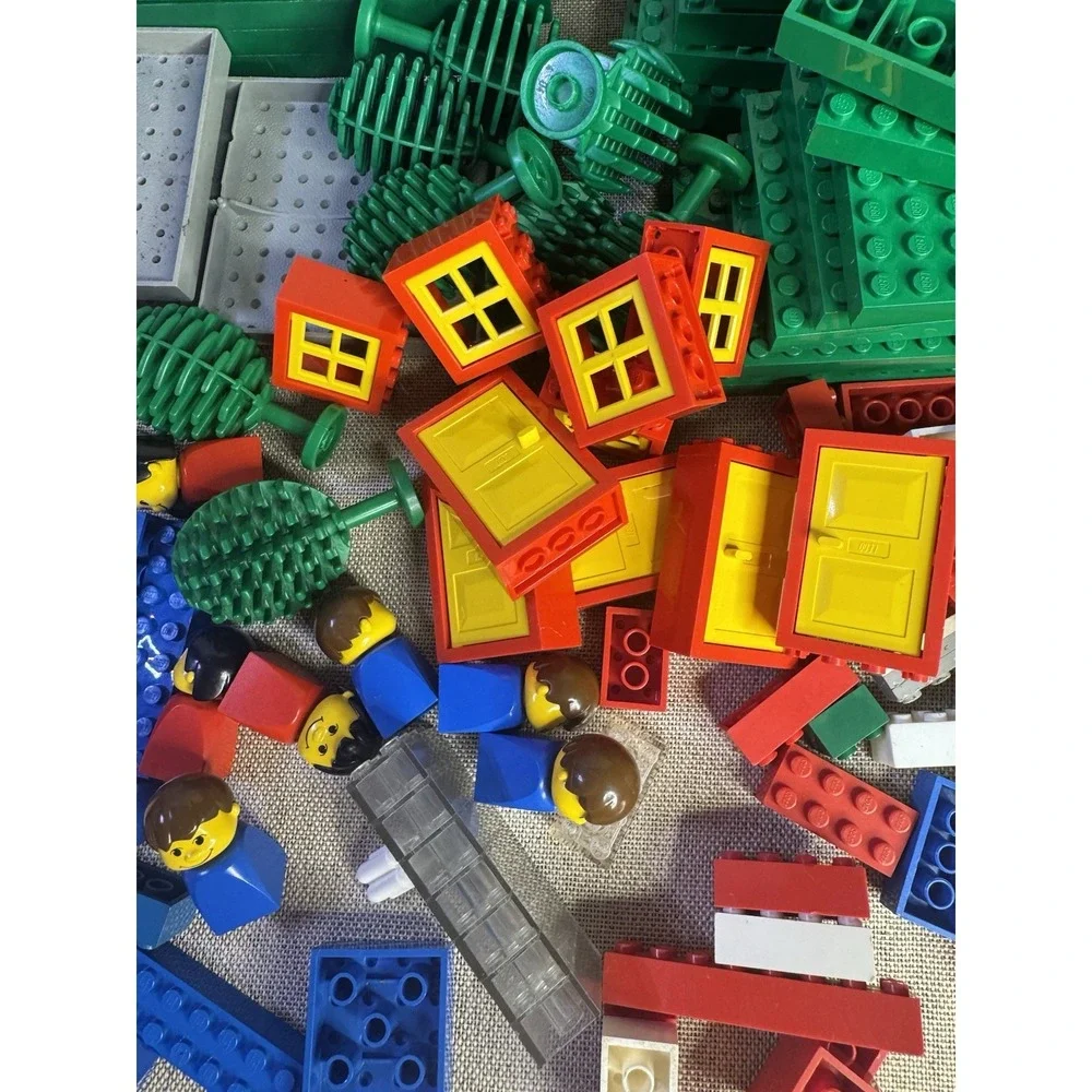 Vintage LEGO Lot 8.6 lbs 60s, 70s Samsonite Waffle Plates Homemaker Figs Wheels